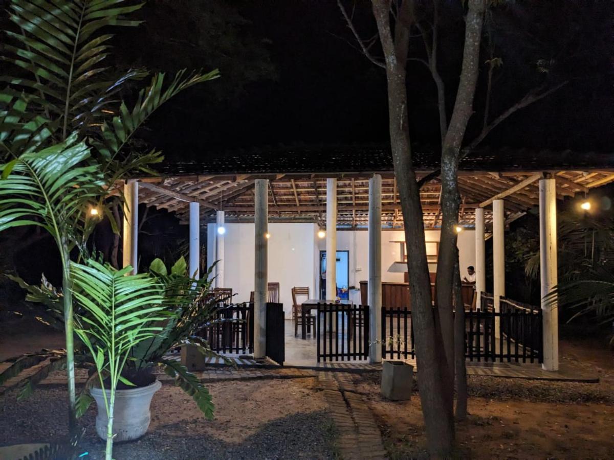 Silent Cabana And Restaurant Marakolliya, Тангалле Екстер'єр фото