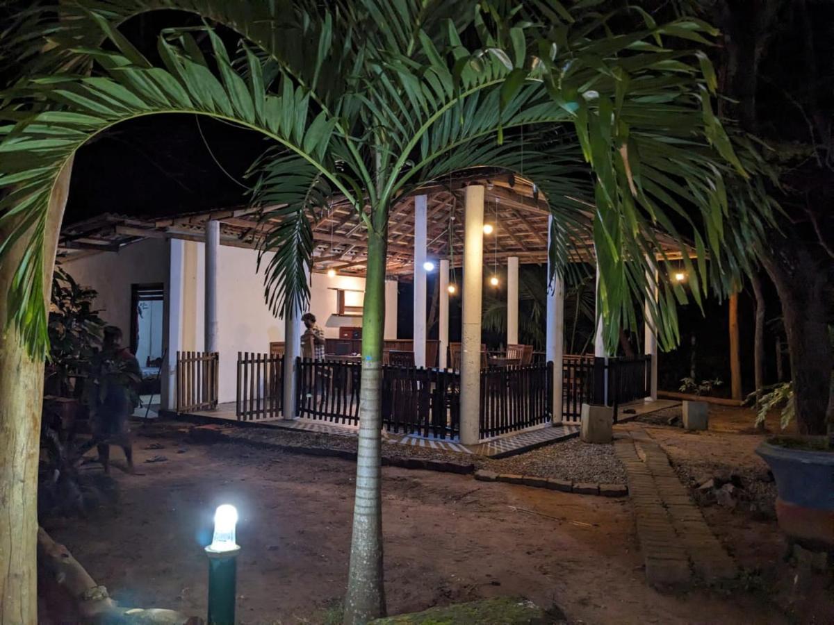 Silent Cabana And Restaurant Marakolliya, Тангалле Екстер'єр фото