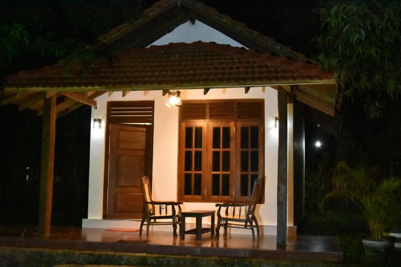 Silent Cabana And Restaurant Marakolliya, Тангалле Екстер'єр фото